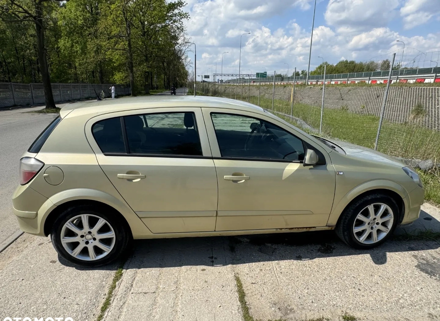 Opel Astra cena 6000 przebieg: 208800, rok produkcji 2004 z Marki małe 211